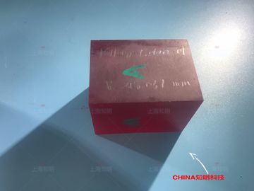 Lente dopada zafiro dopada titanio del solo cristal del zafiro del color rojo para el dispositivo del laser