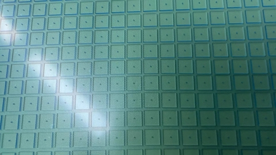 Agujeros de perforación ULTRAVIOLETA de la placa de cristal del cuarzo/del Borosilicate 4,4 x 4,4 X 0.5mmt