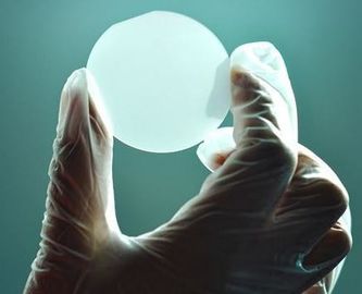 Buen precio la oblea HVPE del nitruro del galio de 5x5/10x10 milímetro libera la plantilla derecha del microprocesador industrial en línea